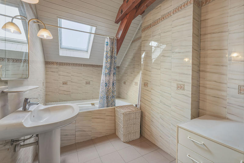 Maison - 265 m² - 7 pièces