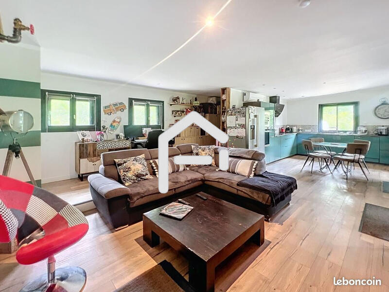 Maison - 190 m² - 12 pièces