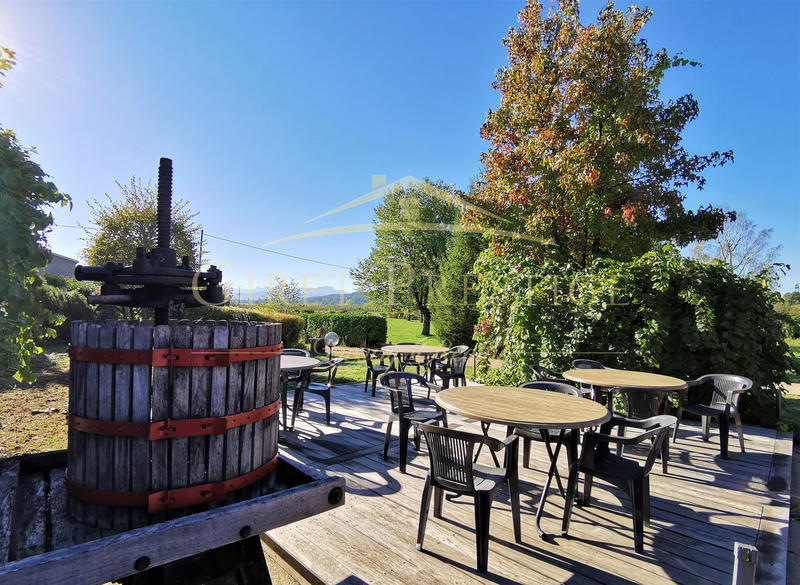 Maison - 380 m² - 12 pièces