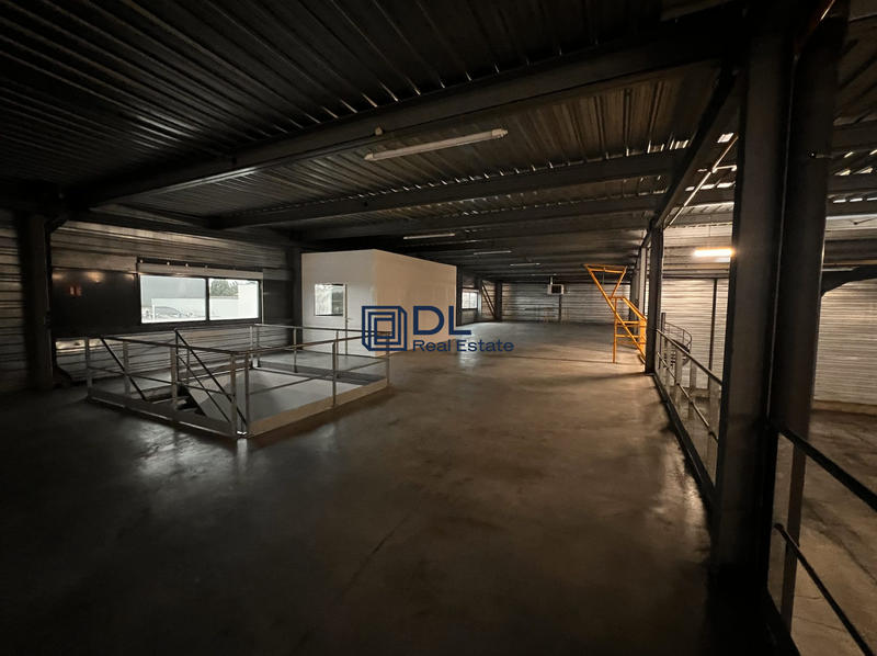 Entrepôt - 3 668 m²