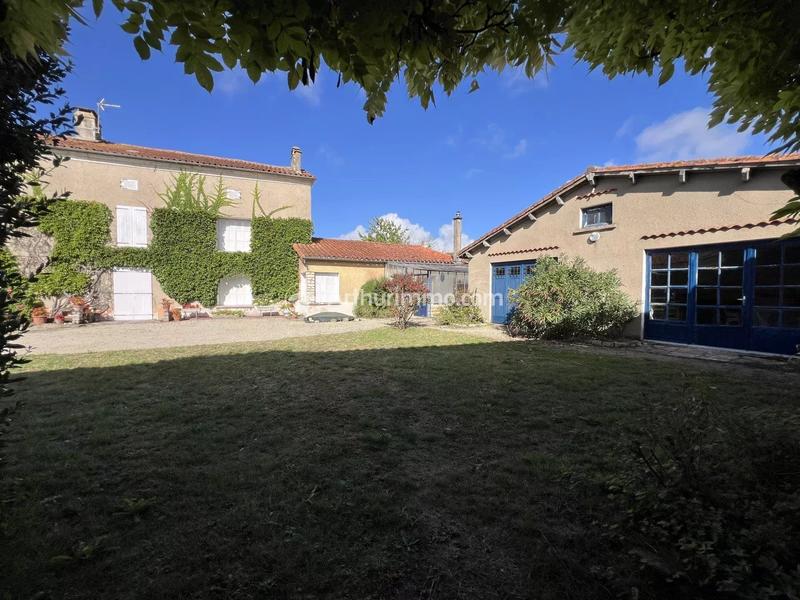 Maison - 259 m² - 7 pièces