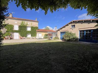 Maison - 259 m² - 7 pièces