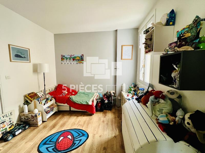 Appartement - 85 m² - 5 pièces