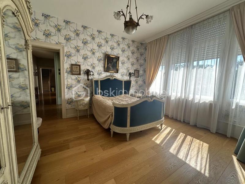 Maison de maîtres - 360 m² - 12 pièces