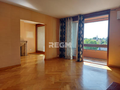 Appartement - 90 m² - 4 pièces