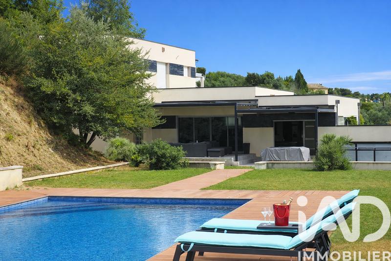 Maison de maîtres - 250 m² - 7 pièces