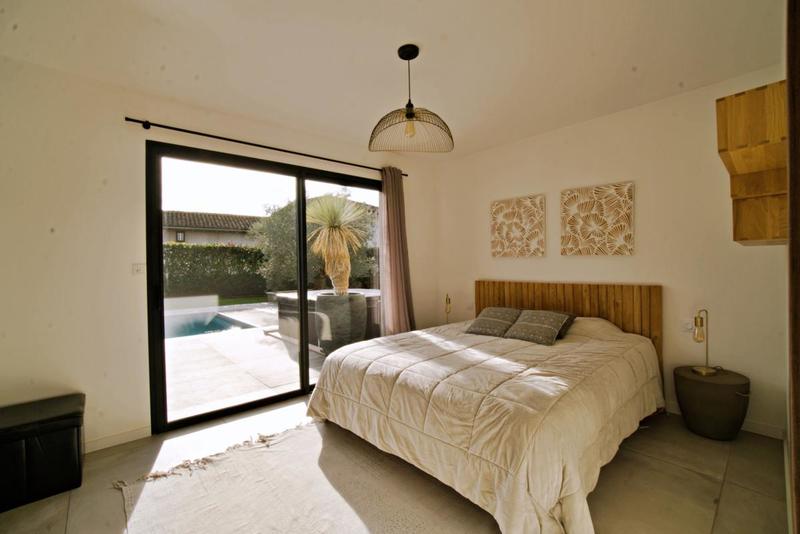 Maison - 250 m² - 7 pièces