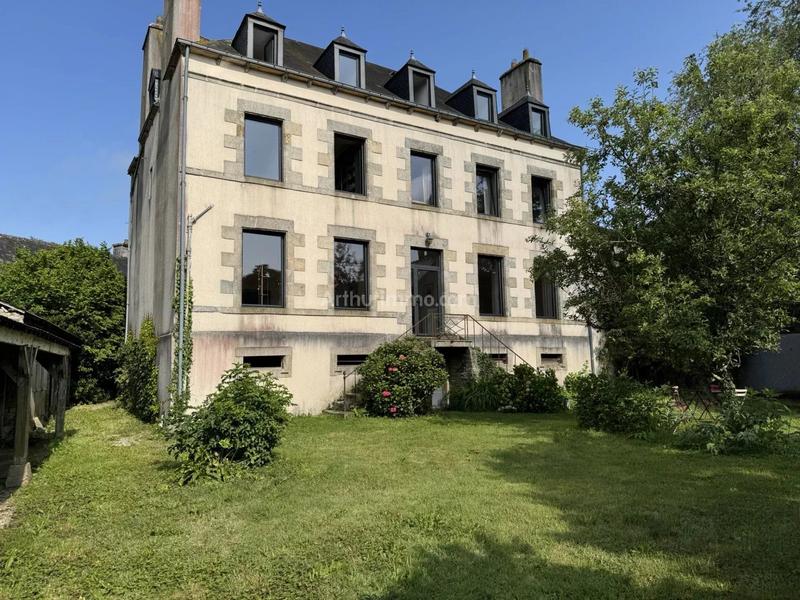 Maison - 250 m² - 8 pièces