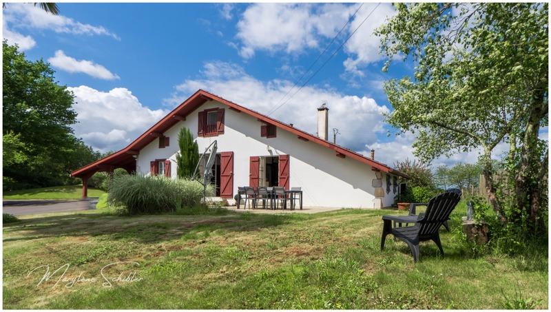 Maison - 250 m² - 8 pièces