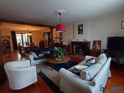 Maison - 220 m² - 9 pièces