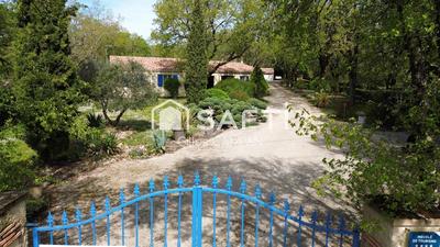 Maison - 220 m² - 11 pièces