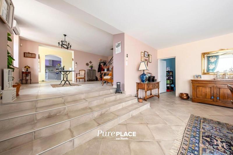 Maison - 334 m² - 8 pièces