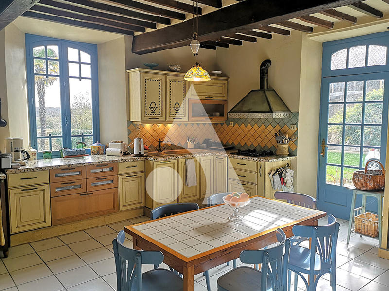 Maison - 260 m² - 7 pièces