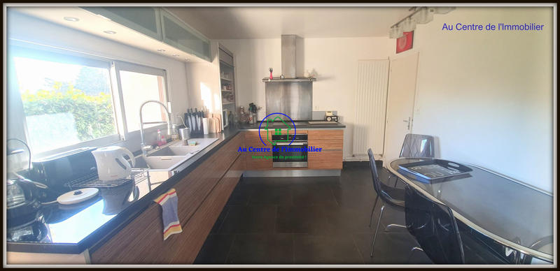 Maison - 344 m² - 11 pièces