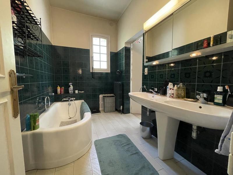 Villa - 280 m² - 10 pièces