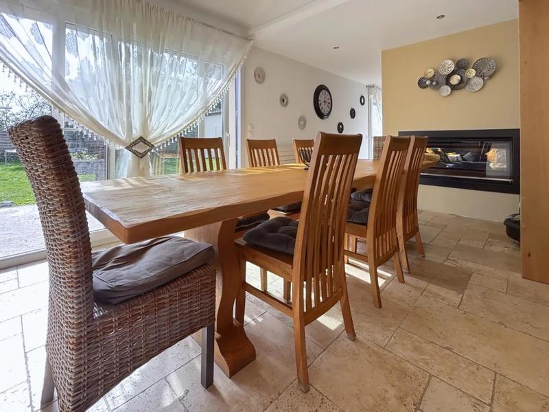 Maison - 241 m² - 8 pièces