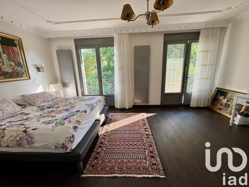 Maison - 327 m² - 11 pièces