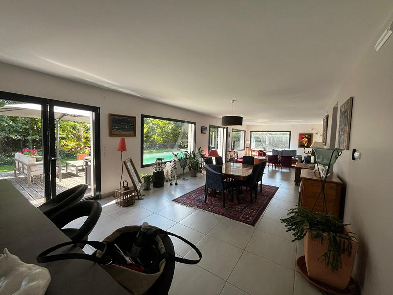 Maison - 182 m² - 6 pièces