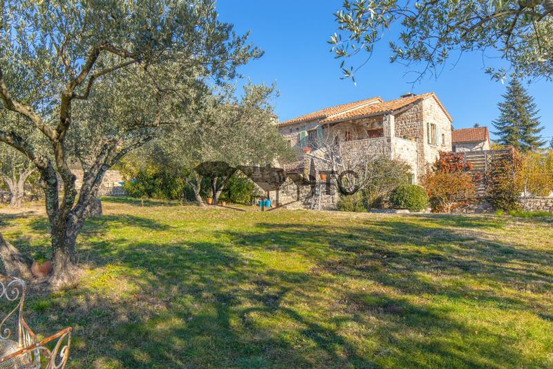 Maison - 286 m² - 9 pièces