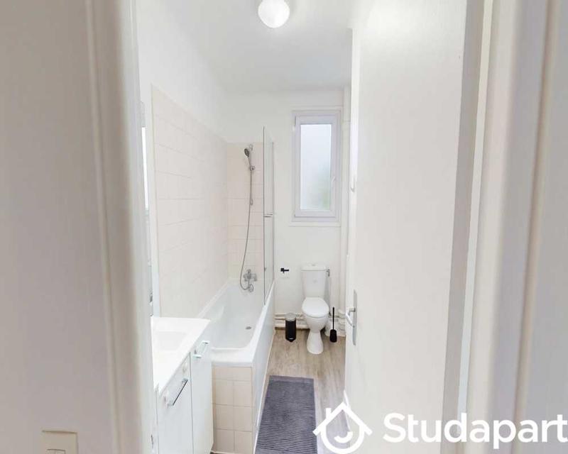 Chambre - 90 m² - 1 pièce