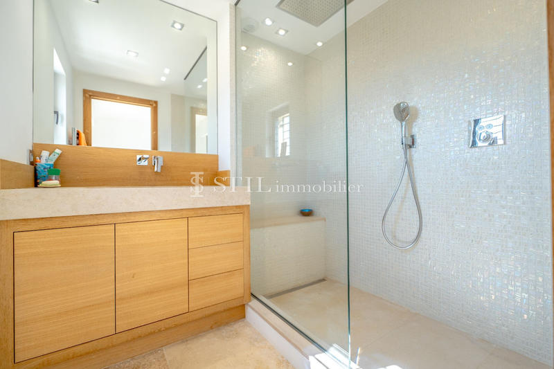 Villa - 220 m² - 8 pièces