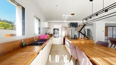 Maison - 200 m² - 7 pièces