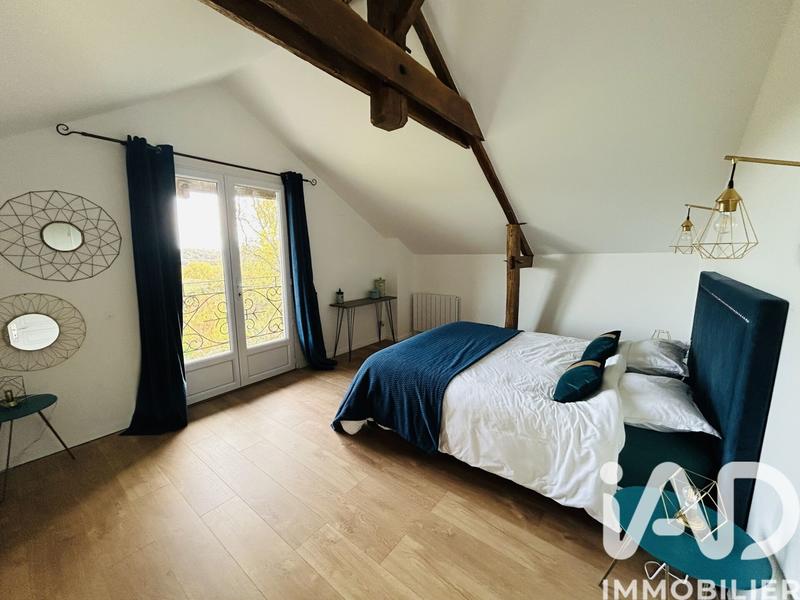 Maison - 240 m² - 8 pièces