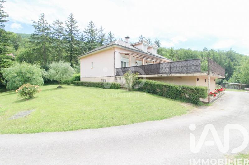 Maison - 275 m² - 6 pièces