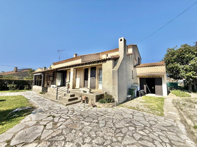 Maison - 142 m² - 8 pièces