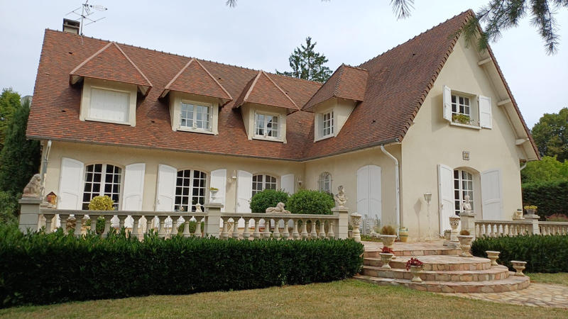 Maison - 210 m² - 6 pièces