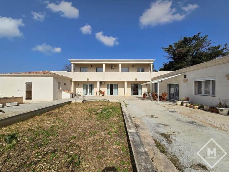 Maison - 478 m² - 8 pièces