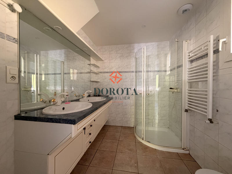 Maison traditionnelle - 162 m² - 5 pièces