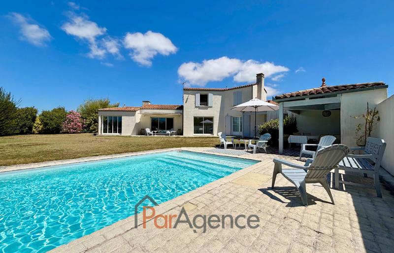 Maison - 204 m² - 5 pièces