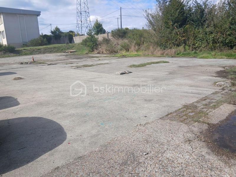 Terrain industriel - 1 200 m²