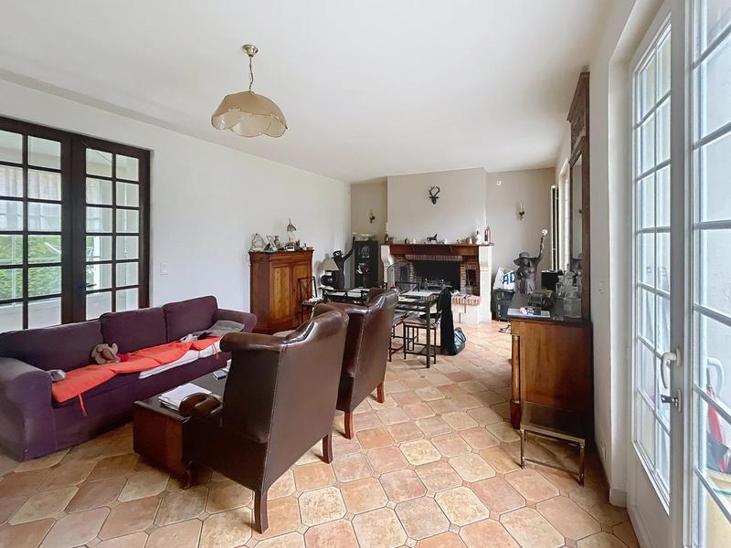 Maison - 313 m² - 8 pièces