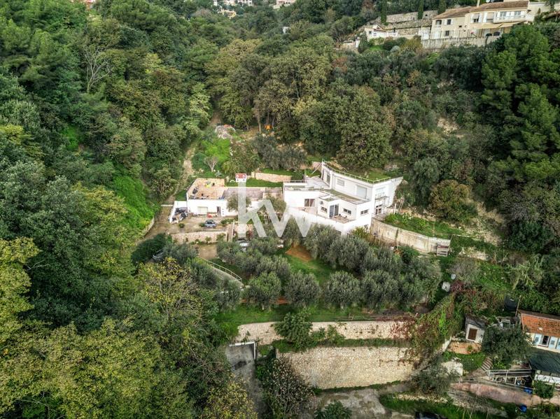 Maison - 404 m² - 10 pièces