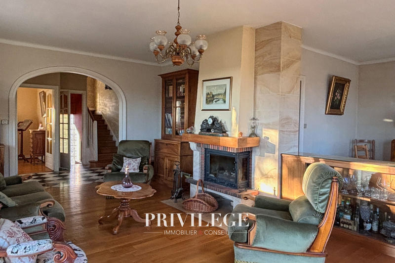 Maison - 229 m² - 7 pièces