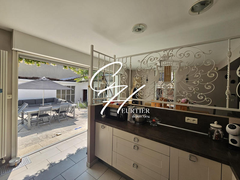 Maison - 224 m² - 9 pièces