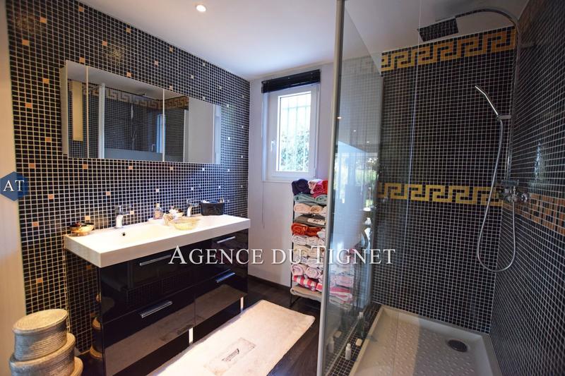 Maison - 205 m² - 7 pièces