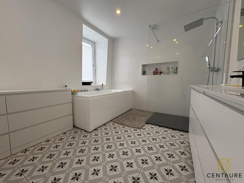 Maison ancienne - 211 m² - 6 pièces