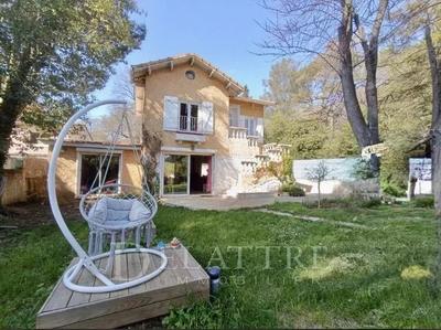 Villa - 90 m² - 4 pièces