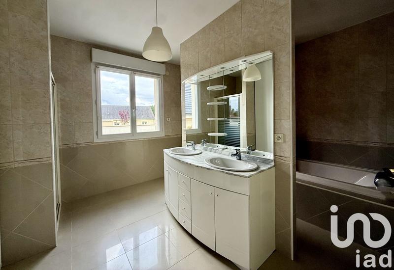 Maison - 414 m² - 8 pièces