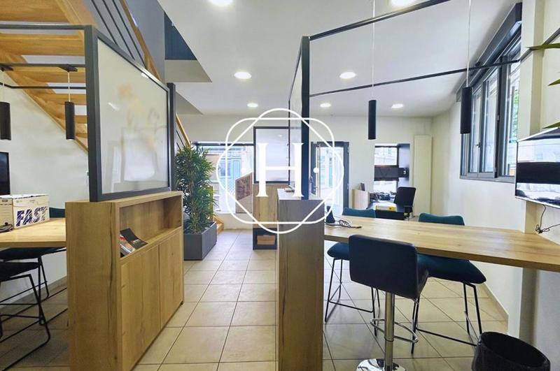 Local commercial - 120 m² - 4 pièces