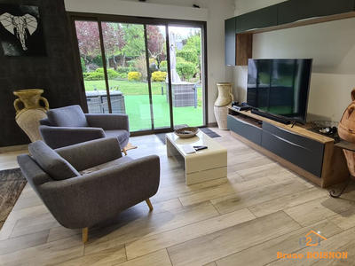 Maison - 317 m² - 8 pièces