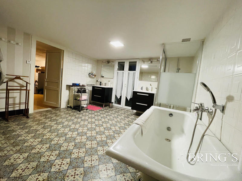 Maison ancienne - 259 m² - 8 pièces