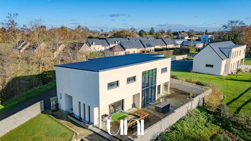 Maison - 317 m² - 9 pièces