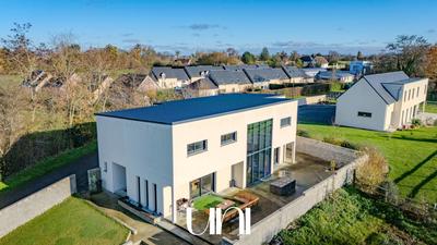 Maison - 317 m² - 9 pièces