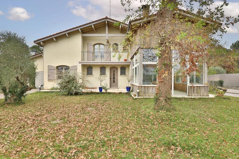 Maison - 204 m² - 6 pièces