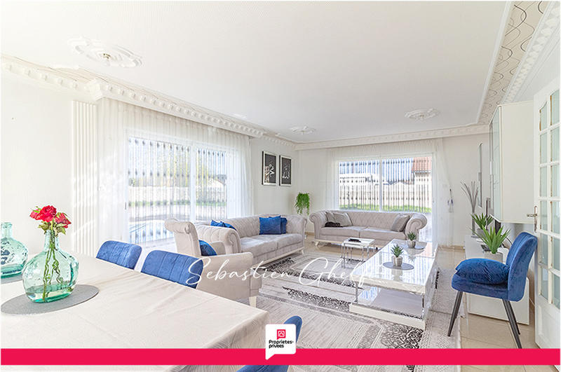 Maison - 235 m² - 9 pièces