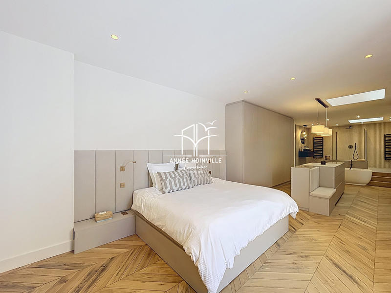 Villa - 330 m² - 9 pièces